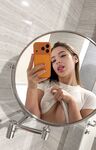 Mia linda jovem de 18 anos que definitivamente se destaca no chaturbate