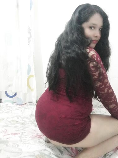 Putita mostrando su vagin peluda en fotos