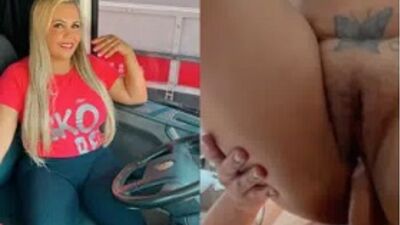 Marcinha caminhoneira pelada rabuda e safada pelada gemendo em transa delicia