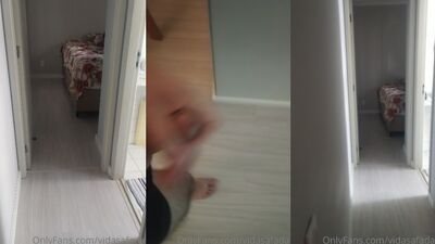 Corno assistindo a esposa pelada dando a bucetinha em filme porno amador