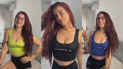 Influenciadora muito famosa do titkok ficando pelada em cenas porno gostosas