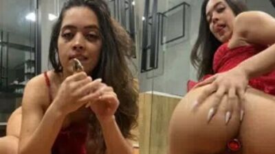 Mel Bertoja vazou na net pelada estourando o cuzinho com consolo