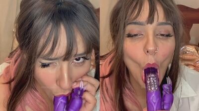 Little Nalla mamando seu consolo com carinha de puta safada
