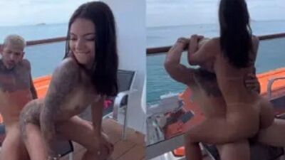 Feline pelada transando com o macho de rola grande no porno
