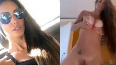 Carol Muniz pelada exibindo a vagina lisinha em siririca deliciosa