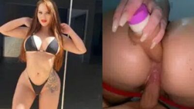 Michelly Ruiva dupla penetração com piroca na buceta e consolo no cuzinho