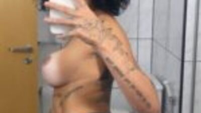 Azzy MC vazou na net pelada se masturbando em vídeo amador
