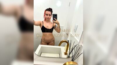 Xehli G pelada no banheiro se exibindo toda deliciosa