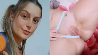 Gabi Selbach Xvídeos pelada mostrando a buceta rosa com a calcinha de lado