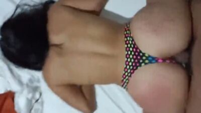 Putinha brasileira pedindo caralho no cuzinho gostoso