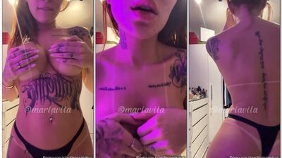 Mari Ávila apertando seus peitos gostosos e durinhos