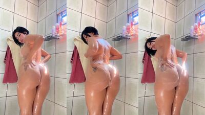 Morena gostosa caiu ná net deliciosa no banho
