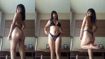 Safada de lingerie provando ser uma novinha gostosa