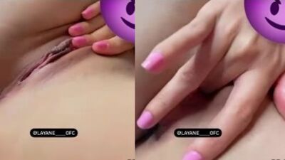 Layane Onlyfans socando o dedo na bucetinha gulosa