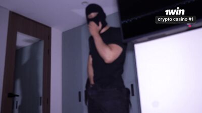 Ver novinhas negra safada fazendo sexo com o ladrão que entrou em sua casa