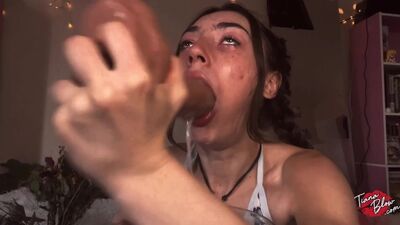 Porno da Tiana Blow Onlyfans pagando boquete em um consolo enorme