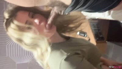 Novinhas gostosas loirinha famosa encontra um amigo na academia e termina o treino no motel