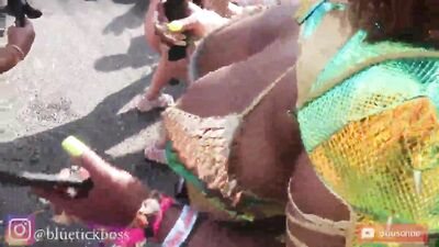Flagra carnaval 2026 negras rebolando sem calcinha no bloquinho