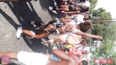 Flagra carnaval 2026 negras rebolando sem calcinha no bloquinho