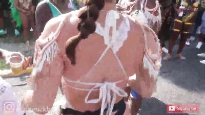 Flagra carnaval 2026 negras rebolando sem calcinha no bloquinho