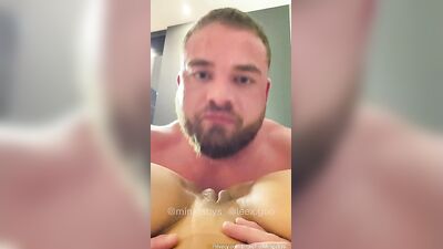 Mini Gabys trepando sem camisinha com um gordinho sortudo