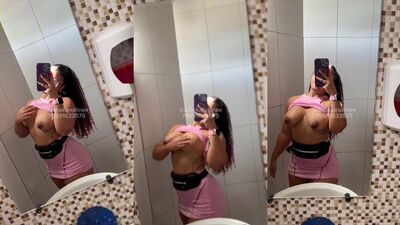 Julia Sodré caiu na net exibindo peitões no banheiro do shopping