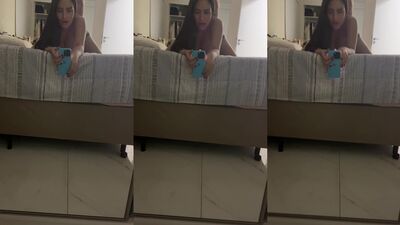 Mariana Casaroto fudendo de quatro na cama na frente do espelho