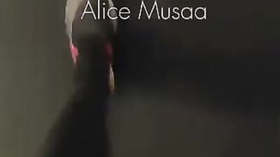 Alice Maciel caiu na net com plug anal no banheiro da academia
