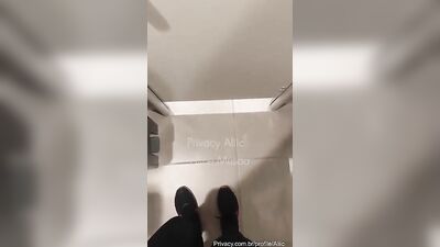 Alice Maciel caiu na net com plug anal no banheiro da academia