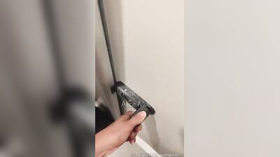 Alice Maciel caiu na net com plug anal no banheiro da academia