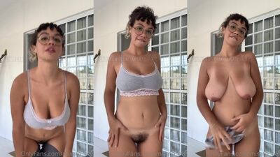 Misato caiu na net tirando a roupa exibindo seios e xoxota peluda