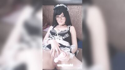Uzagui Bunny pelada masturbando a buceta com consolo