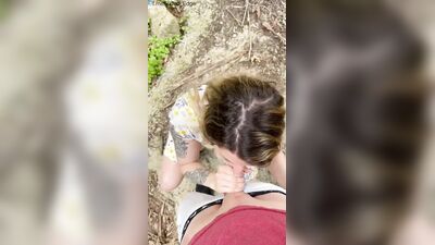Porra no rostinho da prima vagabunda de olhos azuis que adora pau