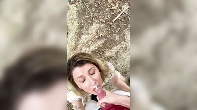 Porra no rostinho da prima vagabunda de olhos azuis que adora pau
