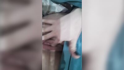Puta da buceta rosinha gostosa se acaricia com muito tesão