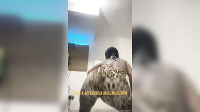 funkeira Puccatsunami com a mão na bucetinha se masturbando pelada