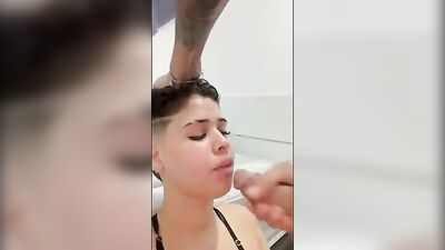 Carioca pelada da bucetinha molhada fodendo com dotado safado