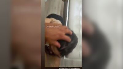 Bianca Bleesant pagando boquete para negro de pau grande