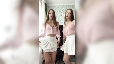 Irmãs gostosas peladas dando um show de sedução para todos
