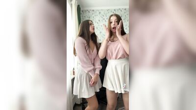 Irmãs gostosas peladas dando um show de sedução para todos