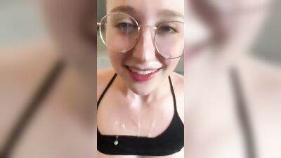 Boquete gostoso da vagabunda que se lambuza em pórra quente