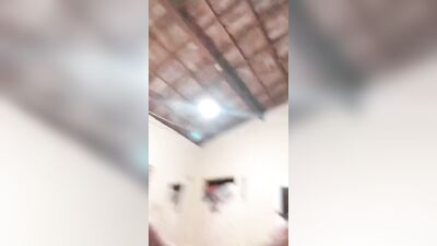 Puta amadora de buceta linda dando uma gozadinha gostosa