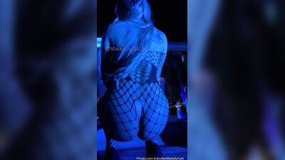 Maikelly Muhl exibindo a buceta dançando funk