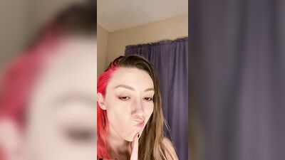 Alerquina do Tinder gravou vídeo pelada se tocando com tesão
