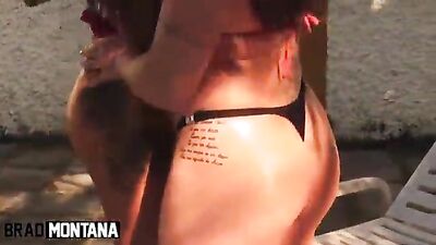 Comendo a xoxota da gostosa no filme porno a três delicioso