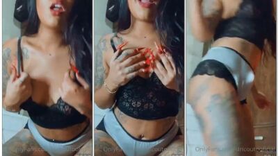 Dri Couto nua exibindo a xereca carnuda e os peitos deliciosos