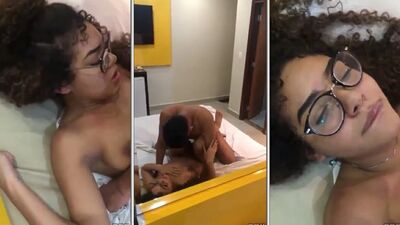 Novinha gozando na pica dura do safado que fode a vagabunda