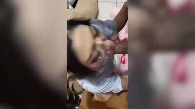 Aluna caiu na net dando mamadas no caralho grande grosso