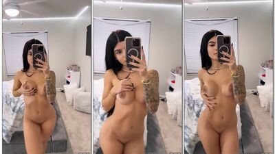 Thaissa Fit gravando a xoxota rosa peladinha no espelho