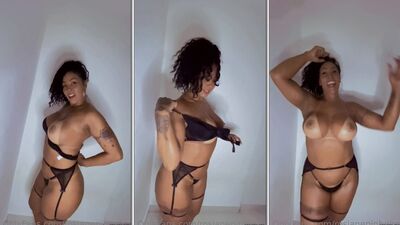Rosiane Pinheiro tirando lingerie e mostrando a buceta em putaria delicia
